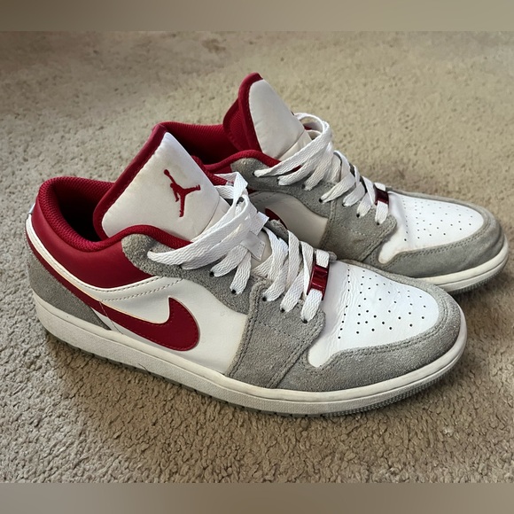 Nike Air Jordan 1 Low SE ‘Light Smoke Grey Gym Red’ - Picture 1 of 5